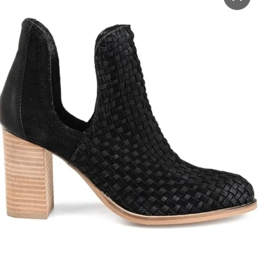 Journee Signature Womens Kevona Genuine Leather‎ Bootie nwt 9